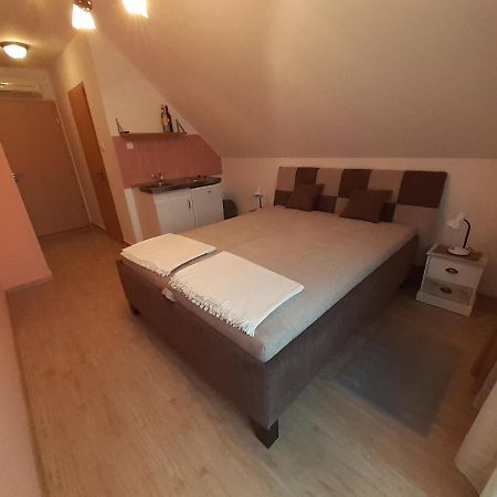 Pacsirta Vendeghaz Hotel Egerszalók Exterior foto