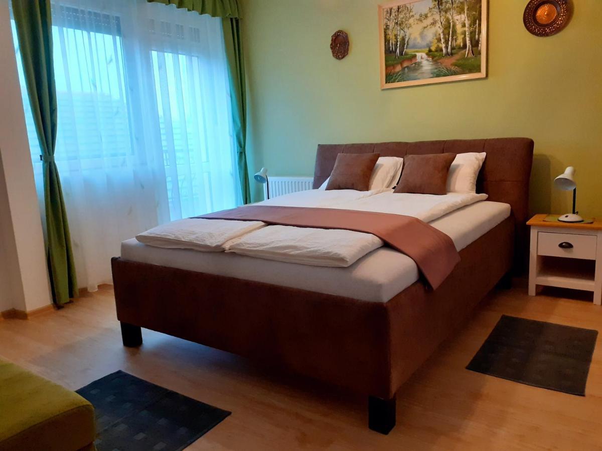 Pacsirta Vendeghaz Hotel Egerszalók Exterior foto
