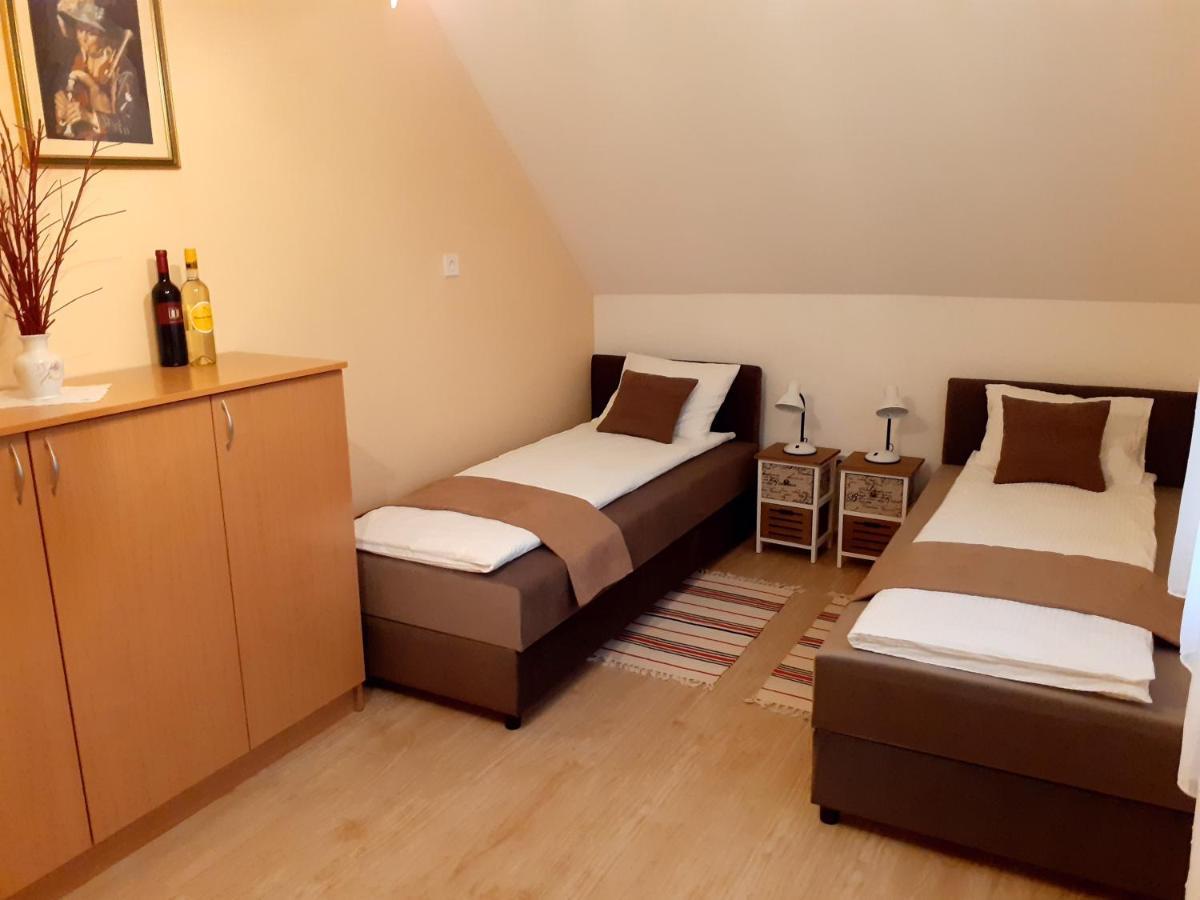 Pacsirta Vendeghaz Hotel Egerszalók Exterior foto