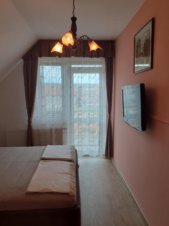 Pacsirta Vendeghaz Hotel Egerszalók Exterior foto