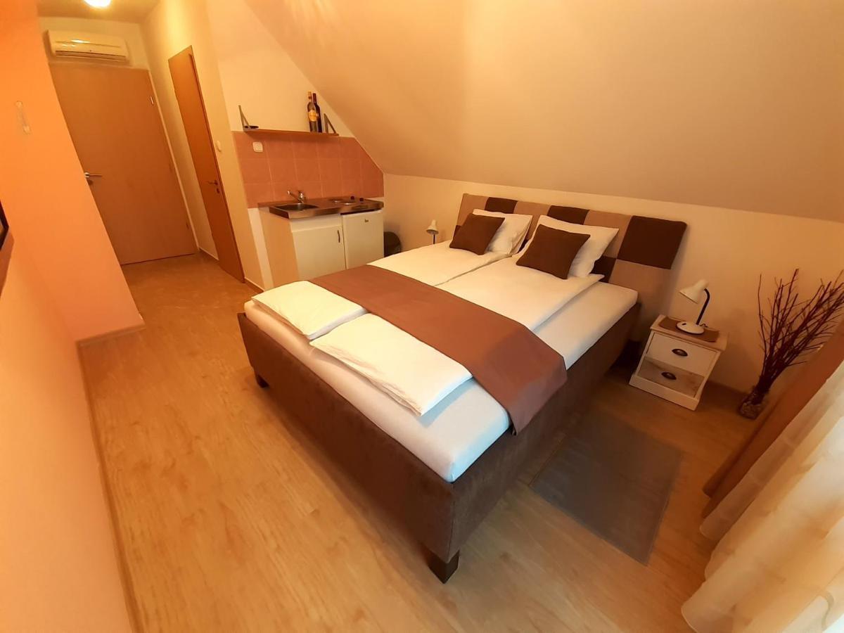 Pacsirta Vendeghaz Hotel Egerszalók Exterior foto