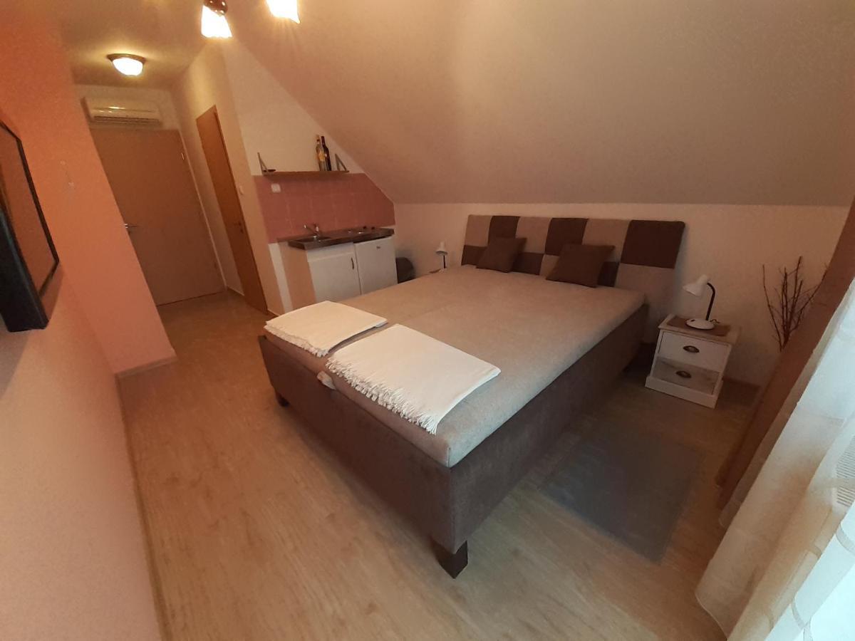 Pacsirta Vendeghaz Hotel Egerszalók Exterior foto