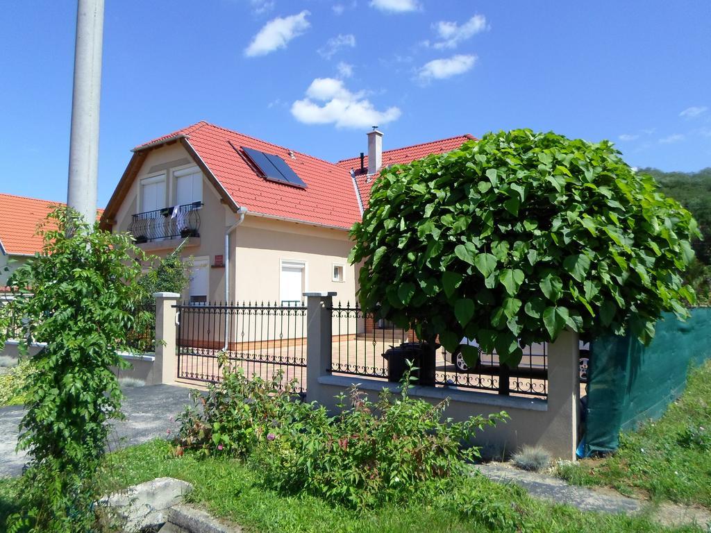 Pacsirta Vendeghaz Hotel Egerszalók Exterior foto