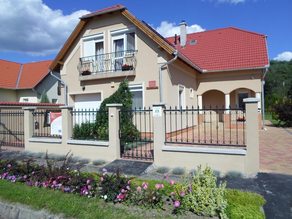 Pacsirta Vendeghaz Hotel Egerszalók Exterior foto